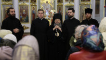 Сотрудники Данилова монастыря поздравили наместника обители с Воскресением Христовым