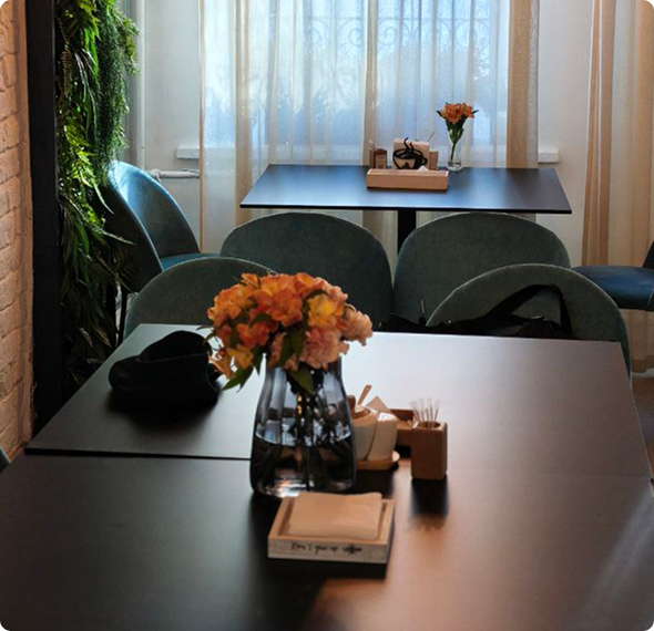 Кафе в павильоне около Святых врат