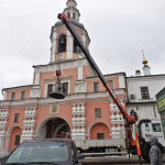 На колокольню Данилова монастыря поднят новый колокол | Московский Данилов монастырь