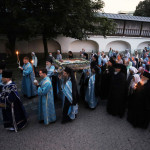 В Даниловом монастыре совершили погребение плащаницы Пресвятой Богородицы | Московский Данилов монастырь