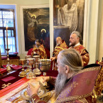 В Неделю 17-ю по Пятидесятнице епископ Алексий совершил Божественную Литургию в Троицком соборе | Московский Данилов монастырь