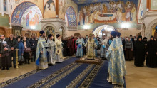 Епископ Алексий возглавил Божественную литургию в Зачатьевском монастыре Москвы
