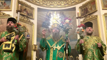 В канун праздника Входа Господня в Иерусалим епископ Алексий совершил всенощное бдение в Троицком соборе обители князя Даниила