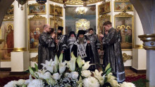 В канун Великой Субботы епископ Алексий совершил утреню с чином погребения Господа нашего Иисуса Христа
