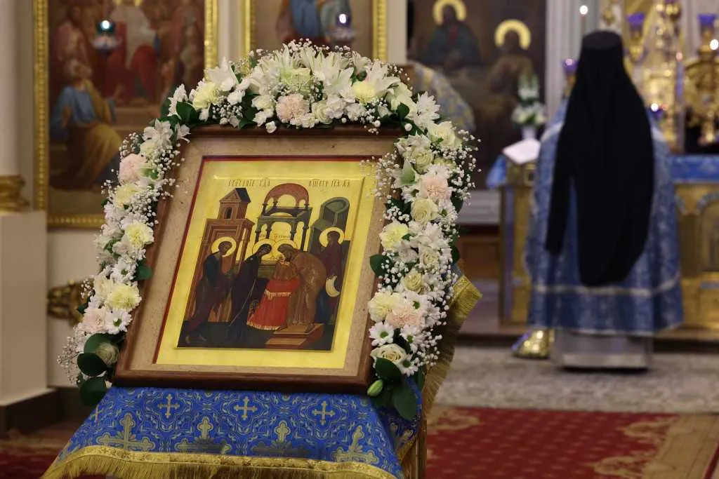 В Даниловой обители встретили праздник Сретения Господня