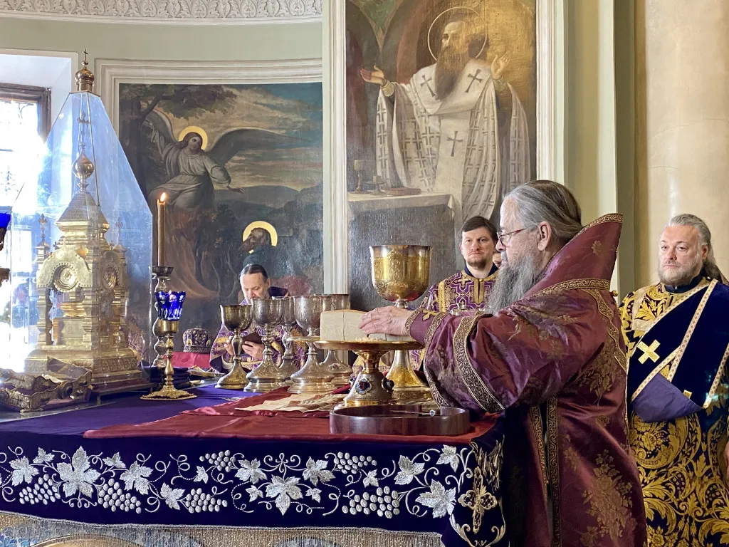 Божественная Литургия в Троицком соборе в Неделю вторую Великого поста