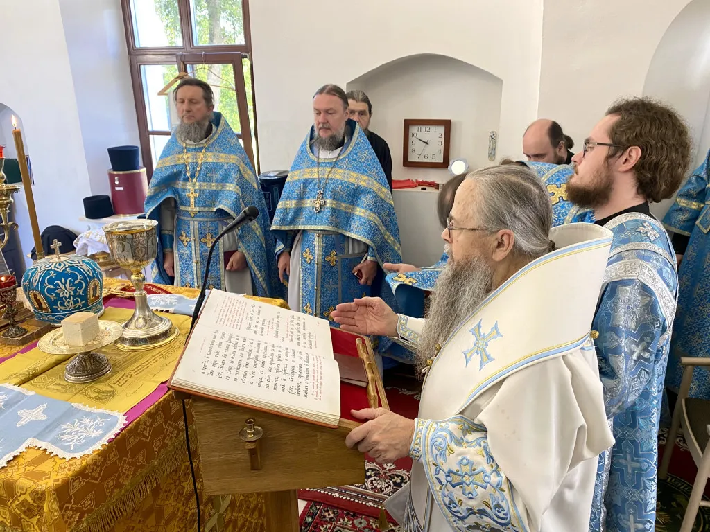 На подворье Данилова монастыря в честь иконы Божией Матери "Всецарица" встретили престольный праздник