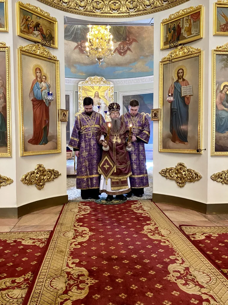 В Неделю четвертую Великого поста епископ Алексий совершил Божественную Литургию в Даниловом монастыре