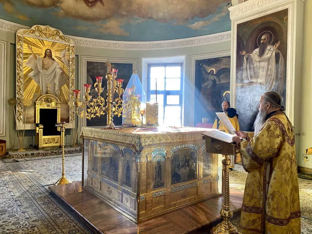 Божественная Литургия в Троицком соборе Данилова монастыря в Неделю о блудном сыне