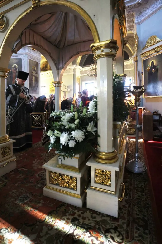 В канун Великой Субботы епископ Алексий возглавил утреню с чином погребения в Даниловой обители