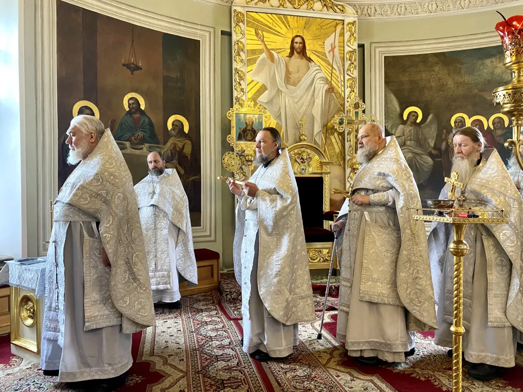 Божественная Литургия в Троицком соборе в Неделю 7-ю по Пасхе, святых отцов Первого Вселенского Собора