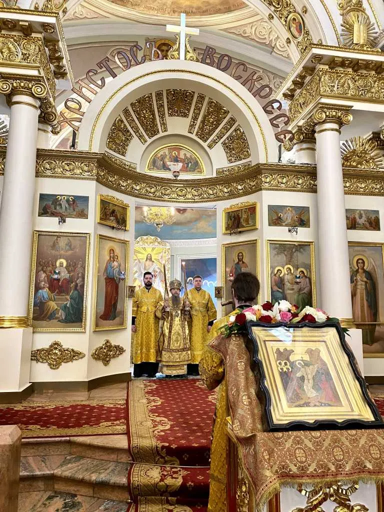 Божественная Литургия в Троицком соборе Данилова монастыря в Неделю о блудном сыне