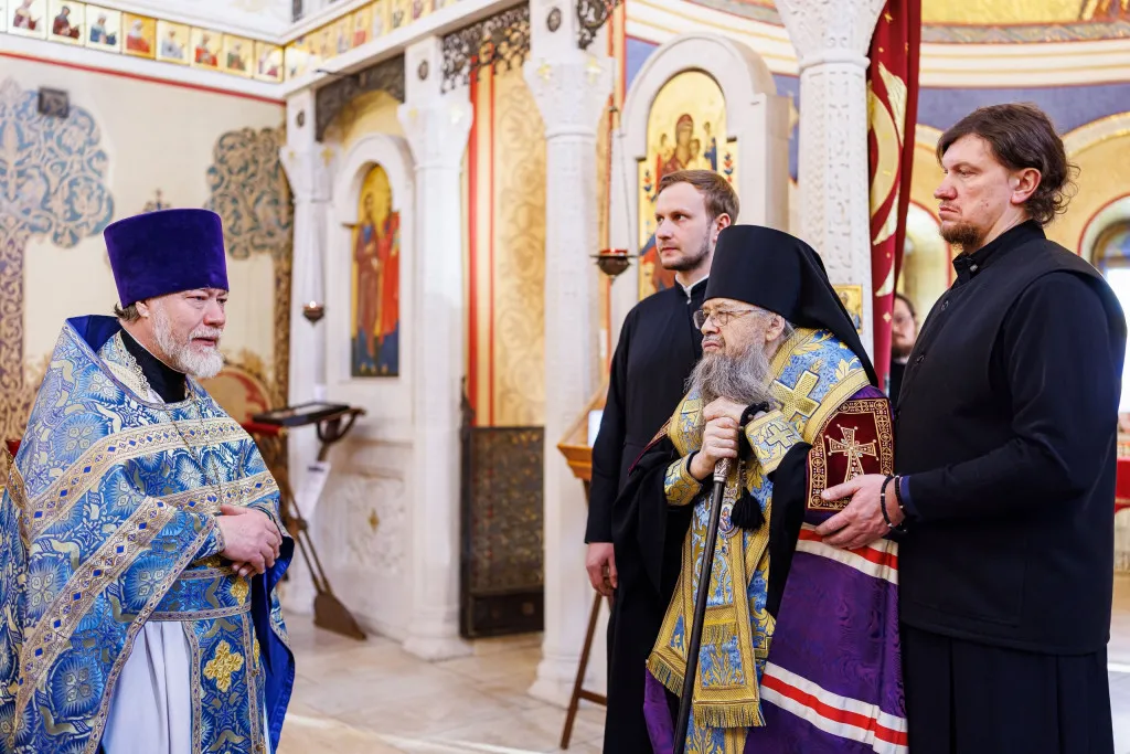 Епископ Алексий доставил икону Божией Матери «Целительница» в храм при НМИЦ ДГОИ им. Дмитрия Рогачева