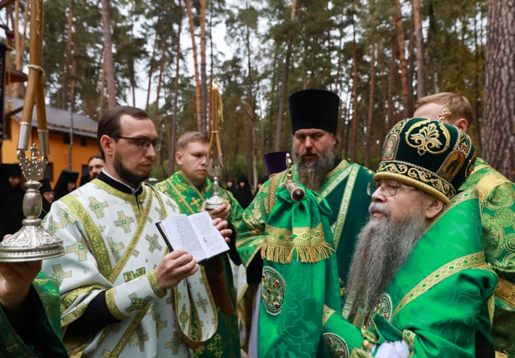 Епископ Солнечногорский Алексий возглавил престольный праздник храма в честь преподобного Силуана Афонского на подворье Зачатьевского монастыря в Барвихе