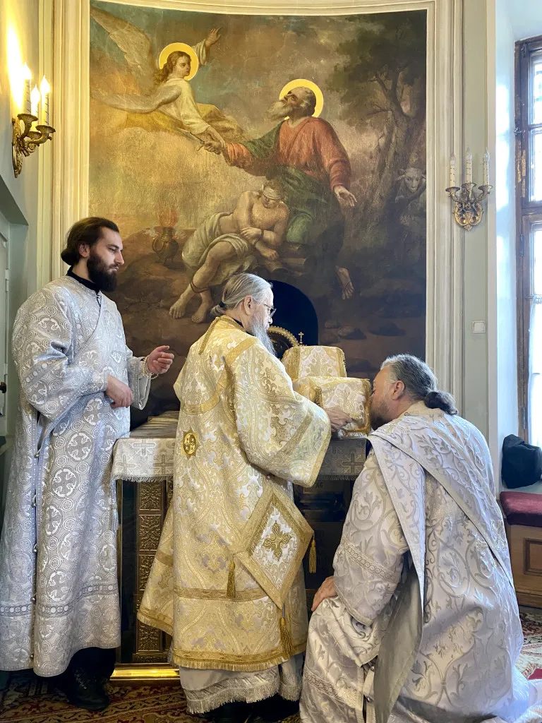 Божественная Литургия в Троицком соборе в Неделю 7-ю по Пасхе, святых отцов Первого Вселенского Собора