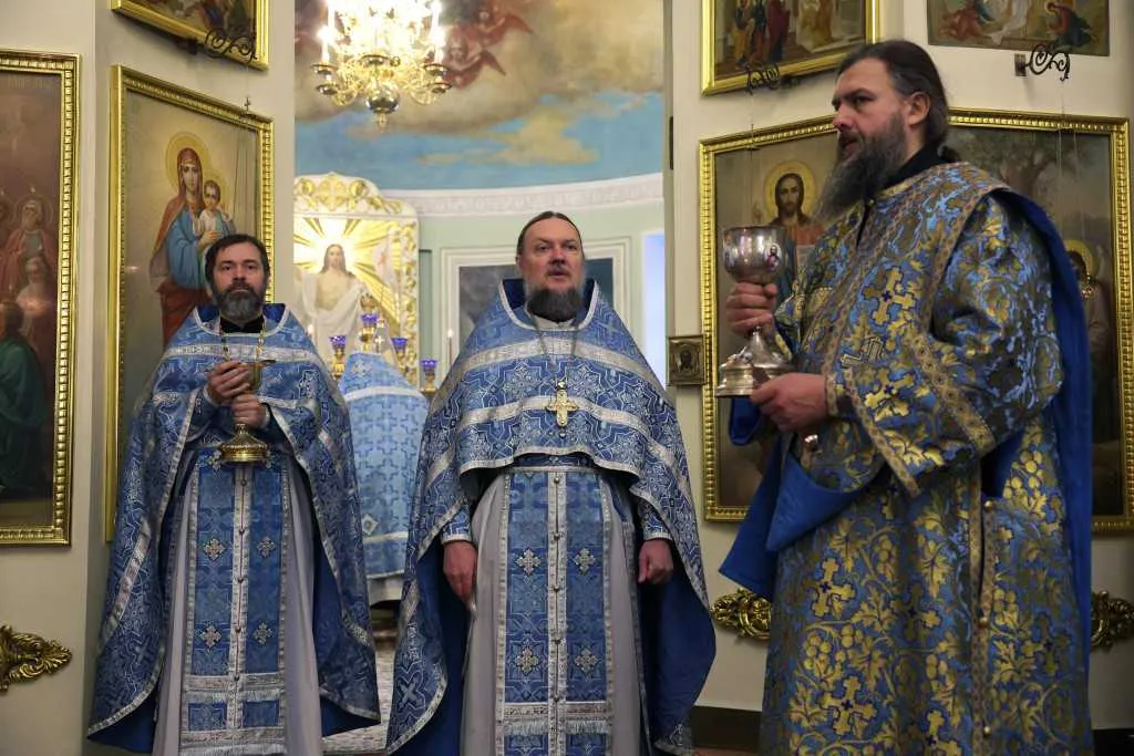 В Даниловой обители встретили праздник Сретения Господня