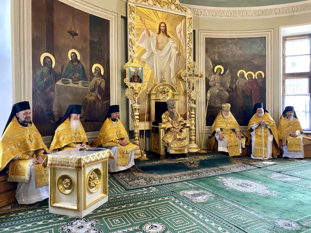 Божественная Литургия в Троицком соборе в Неделю 10-ю по Пятидесятнице