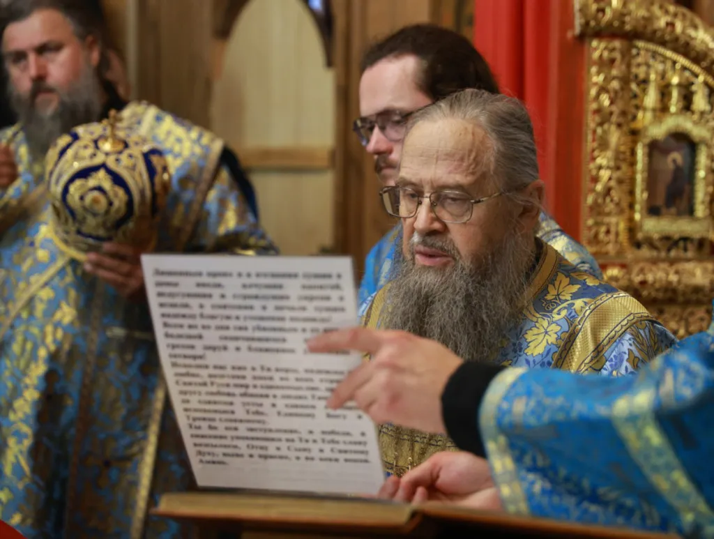 В праздник Покрова Божией Матери епископ Алексий возглавил престольные торжества на подворье Зачатьевского монастыря в Барвихе
