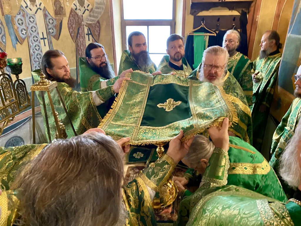 В день памяти праведного Алексия Мечева епископ Алексий совершил Литургию в храме святителя Николая в Кленниках