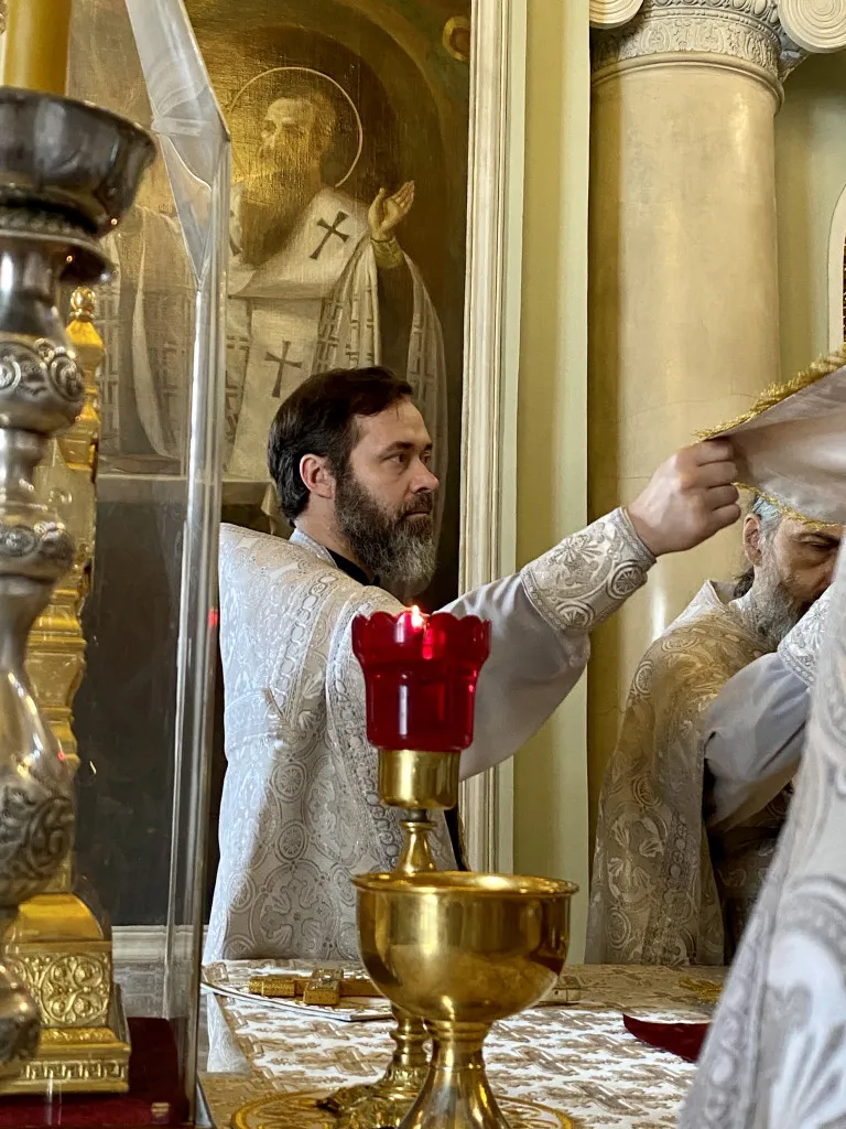 Божественная Литургия в Троицком соборе в Неделю 7-ю по Пасхе, святых отцов Первого Вселенского Собора