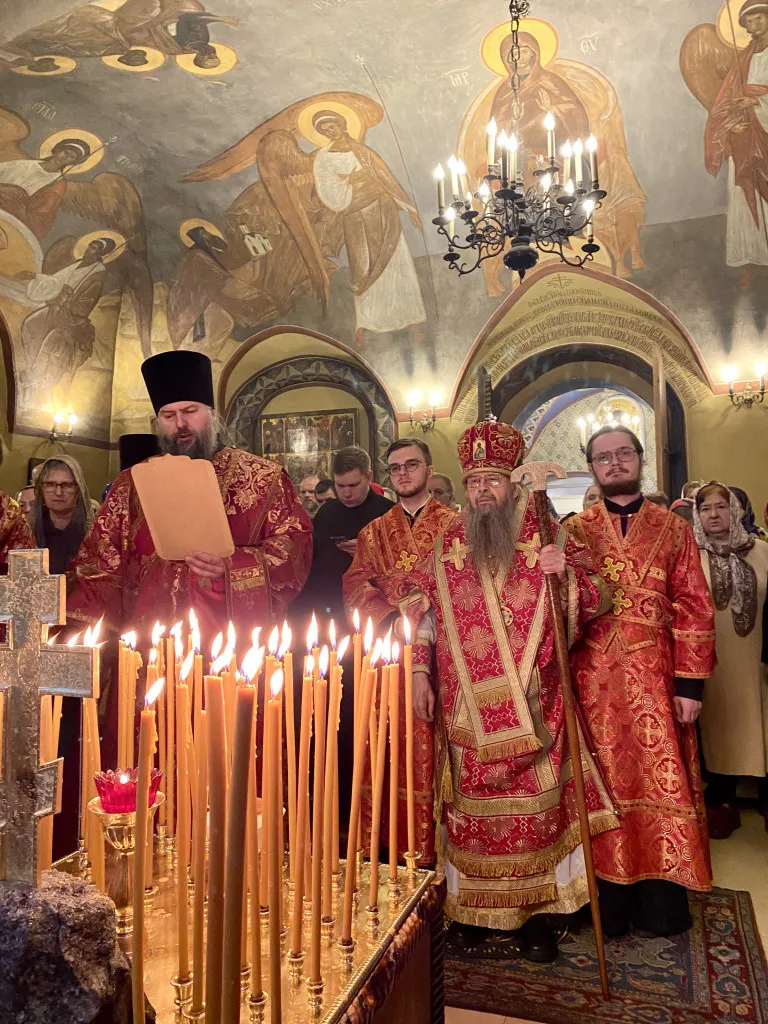 В день Радоницы епископ Алексий совершил Божественную Литургию в Даниловом монастыре