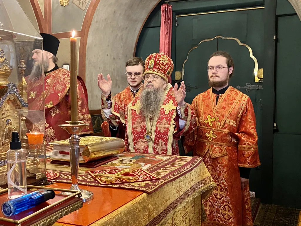 В день Радоницы епископ Алексий совершил Божественную Литургию в Даниловом монастыре