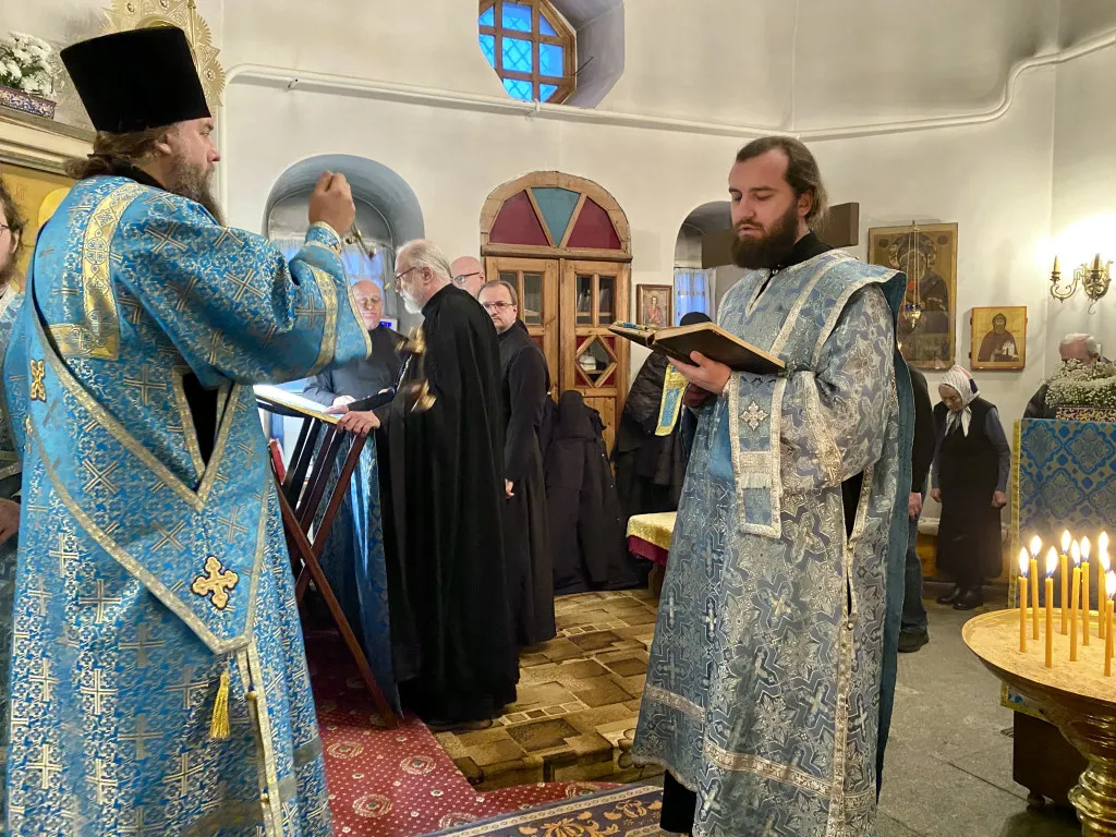 Епископ Алексий возглавил престольный праздник на подворье Данилова монастыря в селе Долматове