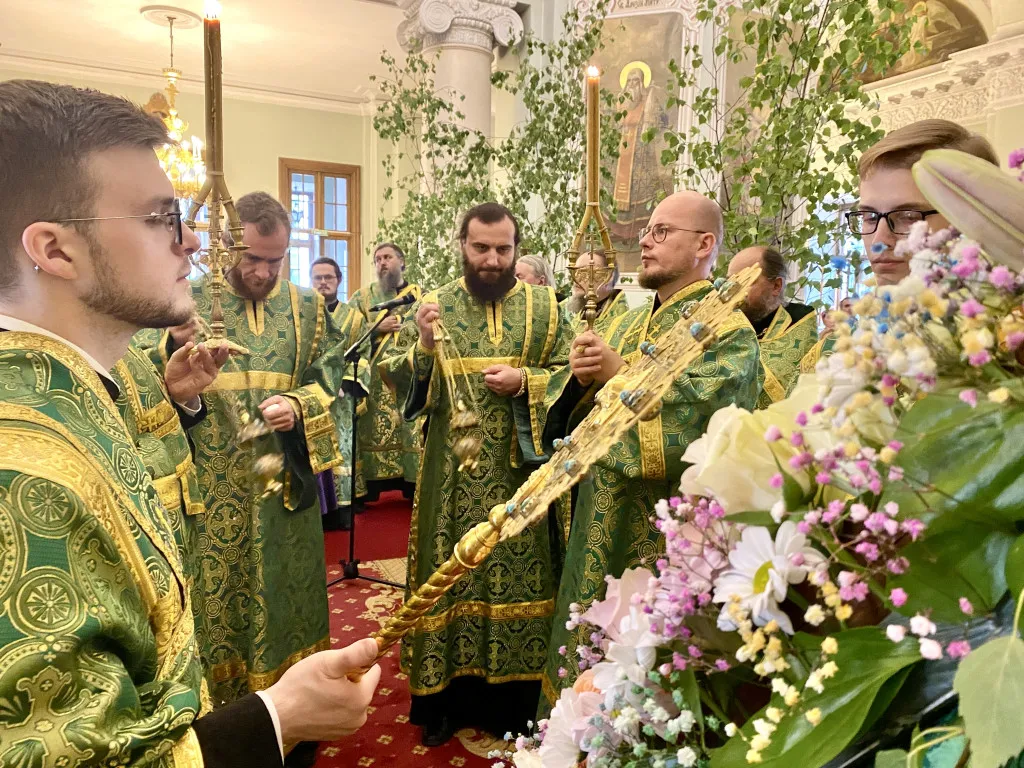 Епископ Алексий совершил малую вечерню с чтением акафиста Животворящей Троице в Даниловом монастыре