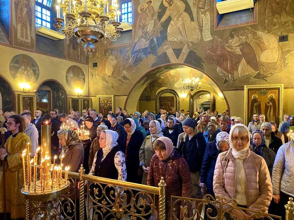 В Даниловом монастыре прошли богослужения воскресного дня