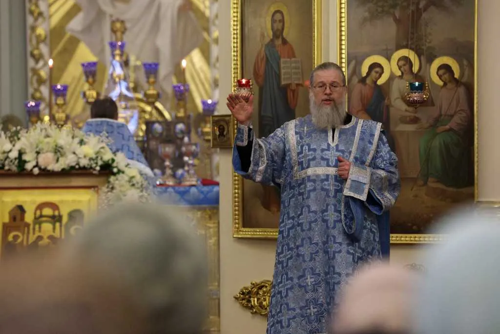 В Даниловой обители встретили праздник Сретения Господня