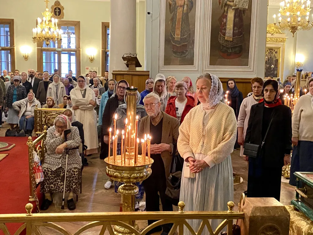 Божественная Литургия в Троицком соборе в Неделю 1-ю по Пятидесятнице, собор всех святых