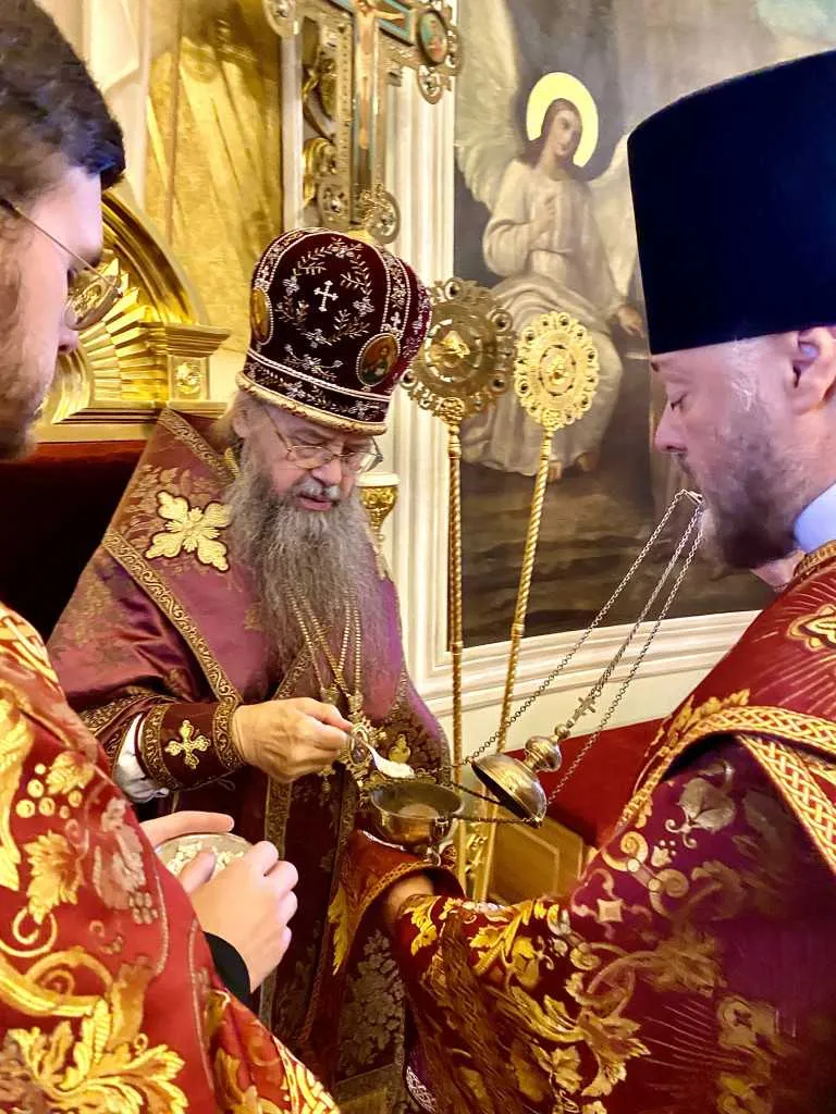 В Неделю 17-ю по Пятидесятнице епископ Алексий совершил Божественную Литургию в Троицком соборе