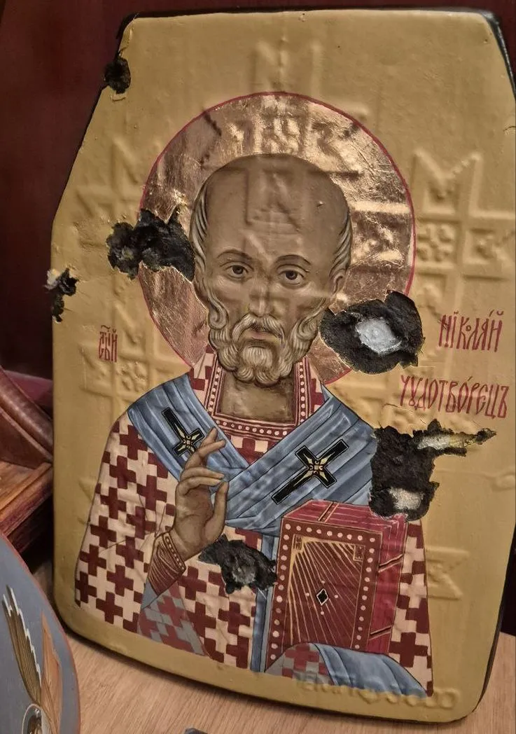 В Даниловом монастыре освятили иконы, изображенные на бронежилетах воинов-участников специальной военной операции