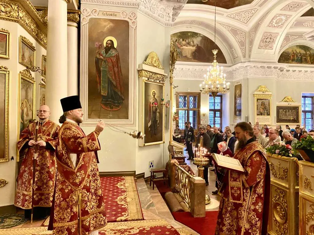 В Неделю 17-ю по Пятидесятнице епископ Алексий совершил Божественную Литургию в Троицком соборе