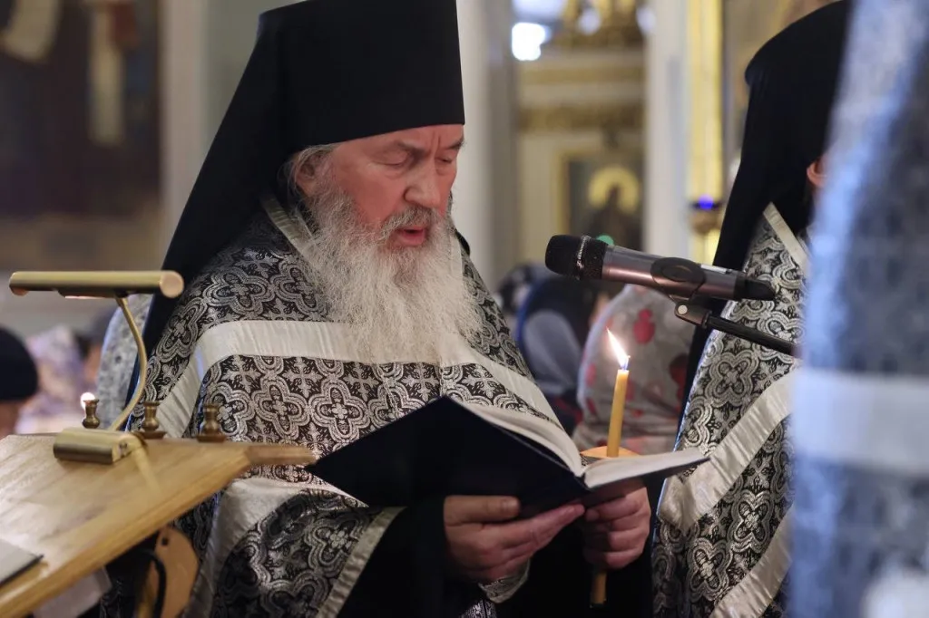 В канун Великой Субботы епископ Алексий возглавил утреню с чином погребения в Даниловой обители