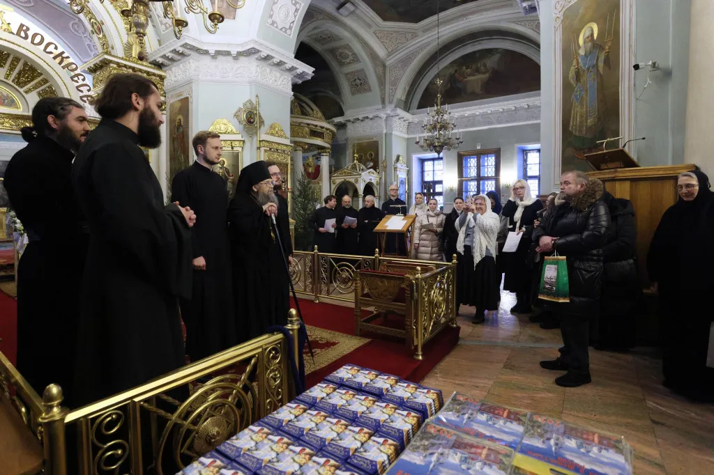 Сотрудники Даниловой обители поздравили владыку наместника с праздником Рождества Христова
