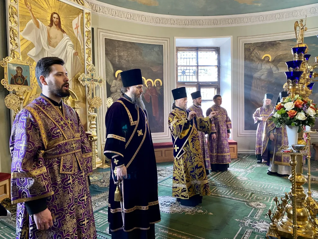 Божественная Литургия в Троицком соборе в Неделю вторую Великого поста