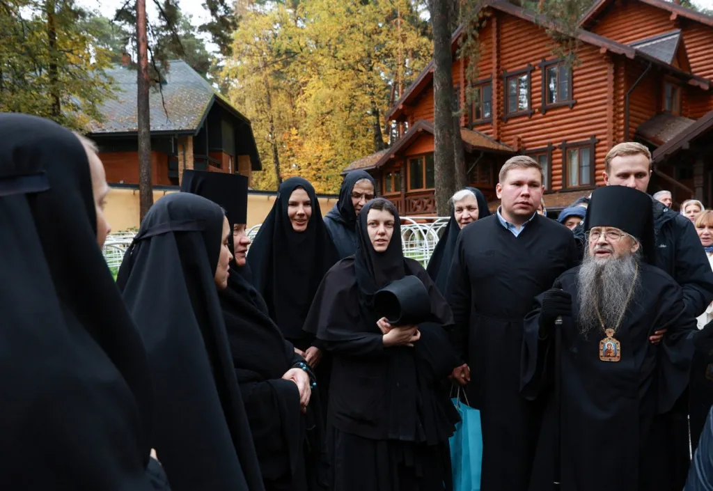 В праздник Покрова Божией Матери епископ Алексий возглавил престольные торжества на подворье Зачатьевского монастыря в Барвихе