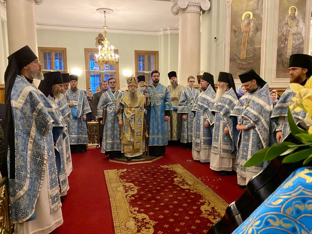 Божественная Литургия в Троицком соборе в Неделю 26-ю по Пятидесятнице