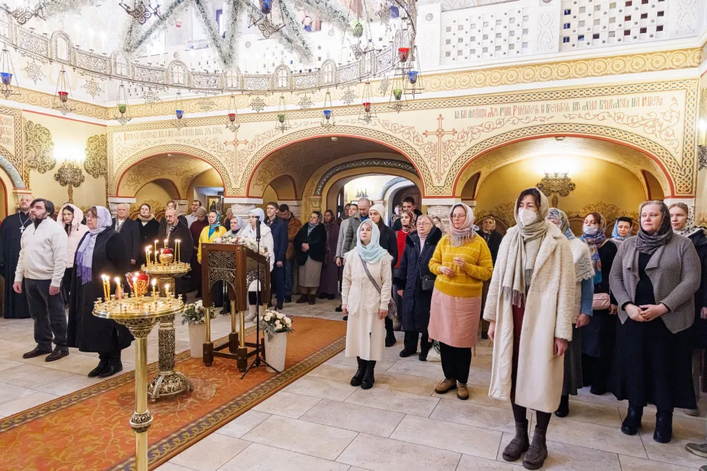 Епископ Алексий доставил икону Божией Матери «Целительница» в храм при НМИЦ ДГОИ им. Дмитрия Рогачева