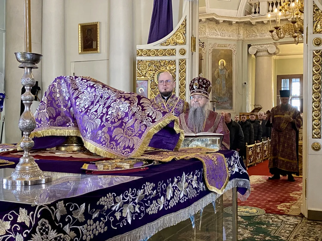 Божественная Литургия в Троицком соборе в Неделю вторую Великого поста