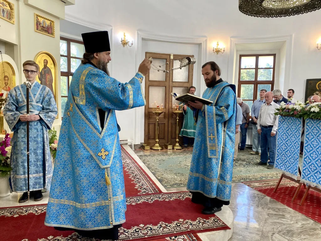 На подворье Данилова монастыря в честь иконы Божией Матери "Всецарица" встретили престольный праздник