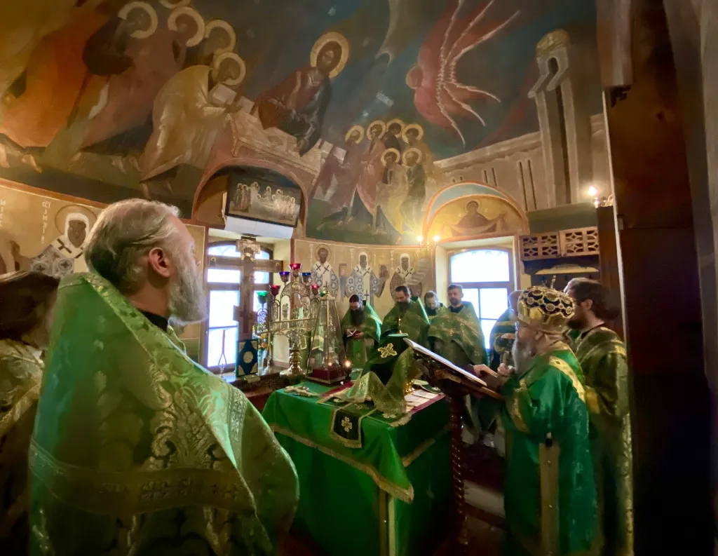 В день памяти праведного Алексия Мечева епископ Алексий совершил Литургию в храме святителя Николая в Кленниках