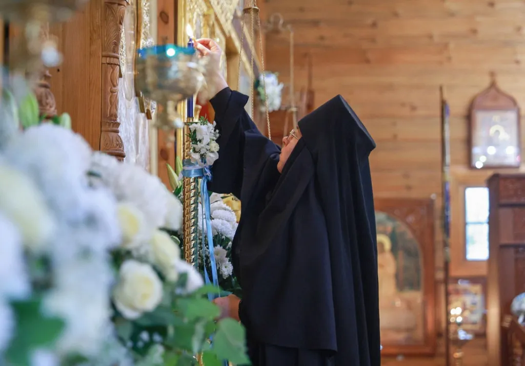 В праздник Покрова Божией Матери епископ Алексий возглавил престольные торжества на подворье Зачатьевского монастыря в Барвихе