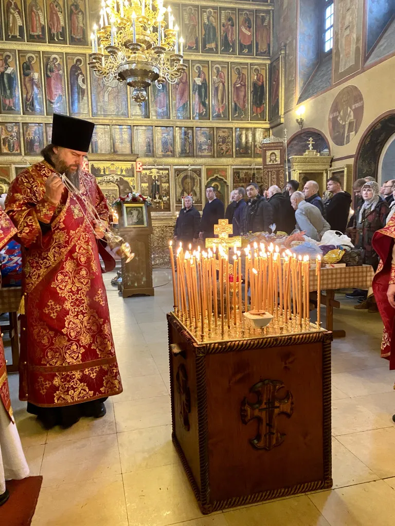 В день Радоницы епископ Алексий совершил Божественную Литургию в Даниловом монастыре
