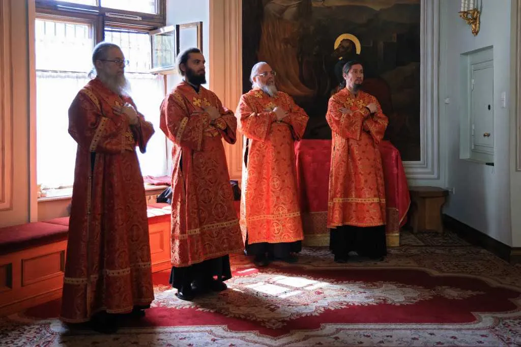 Торжественное богослужение в Неделю 5-ю по Пасхе, день памяти святителя Алексия Московского