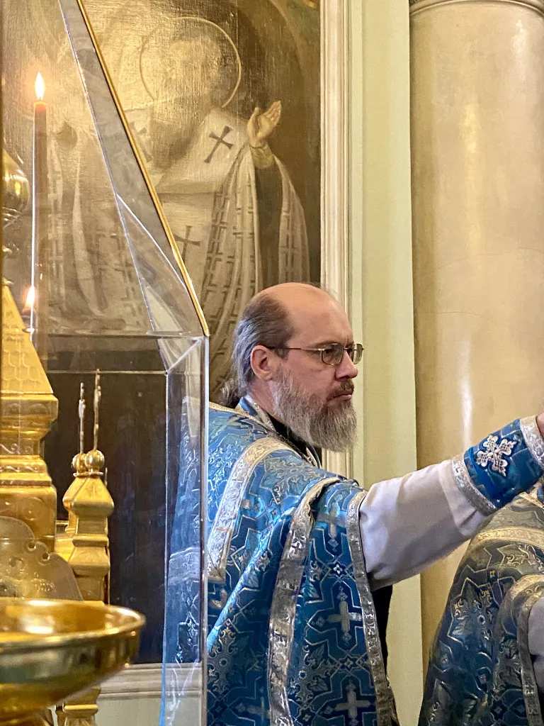 Божественная Литургия в Троицком соборе в Неделю 26-ю по Пятидесятнице