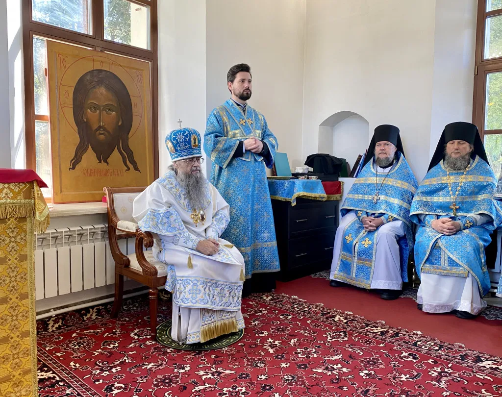 На подворье Данилова монастыря в честь иконы Божией Матери "Всецарица" встретили престольный праздник