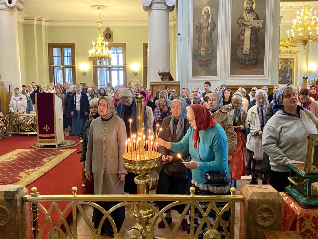 Божественная Литургия в Троицком соборе в Неделю 5-ю по Пасхе, о самаряныне