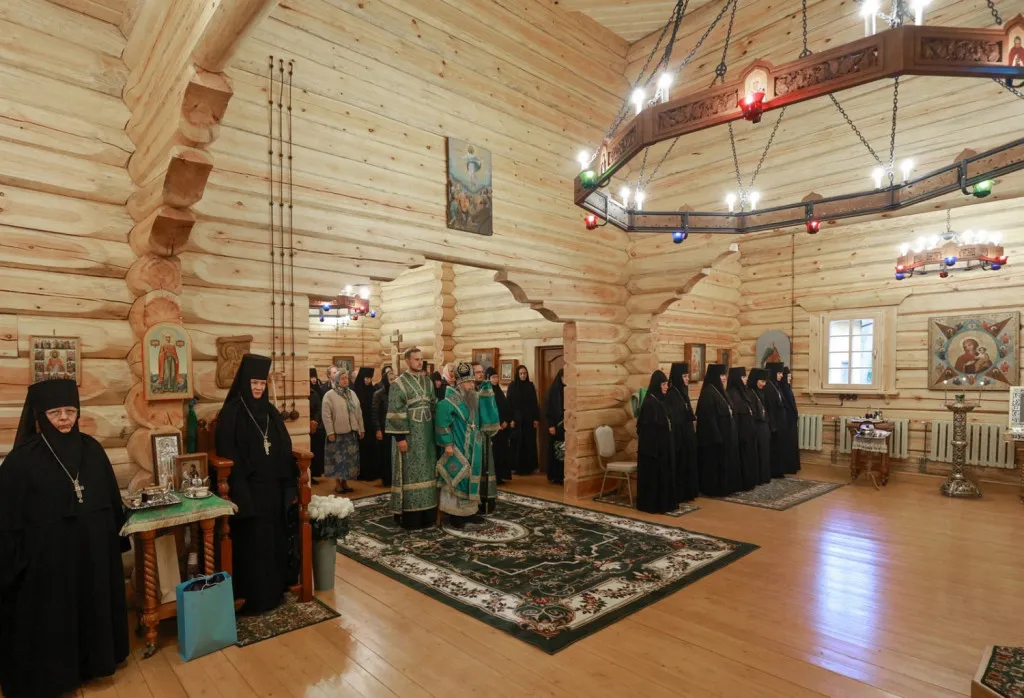 Епископ Солнечногорский Алексий возглавил престольный праздник храма в честь преподобного Силуана Афонского на подворье Зачатьевского монастыря в Барвихе